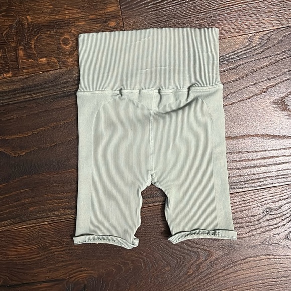 FP Movement Happiness Runs Bike Short & Convertible Crop Top - Picture 5 of 10